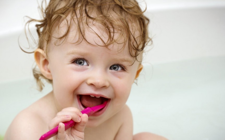 Copilul are o respirație urât mirositoare? 11 remedii naturiste la îndemână