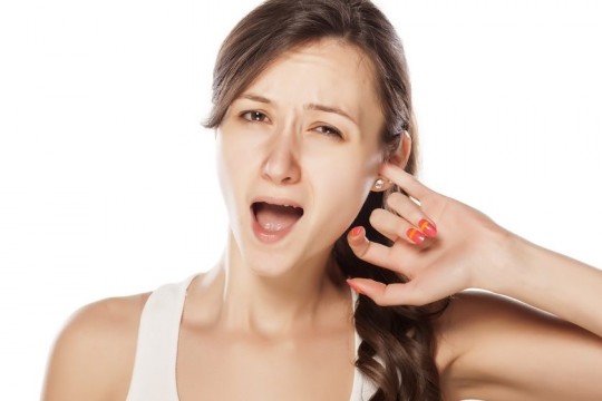 Cerumenul secretat în exces poate cauza probleme de auz. Bețișoarele sunt total nepotrivite!
