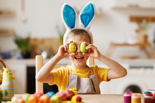 Tradiții și activități de Paște pentru cei mici. Cum îi poți implica pe copii în pregătirile pentru sărbătoare