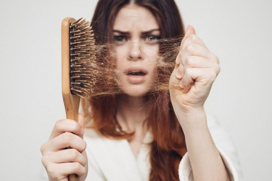 Cum să opriți căderea părului: 6 Metode eficiente