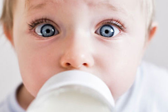 5 semne care te anunță dacă copilul are intoleranță la lactoză