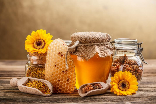 Ce beneficii îți aduce o lingură de miere, zilnic?