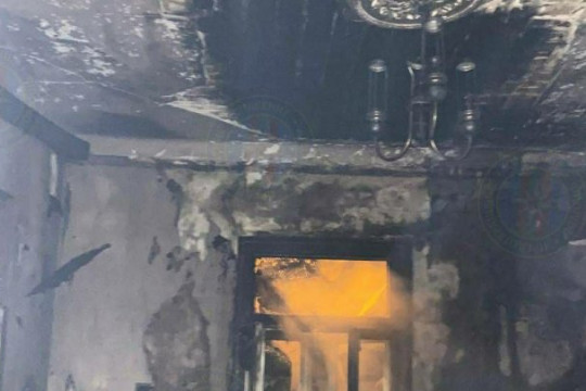 Un copil a dat foc la casă: Micuţul a fost internat cu intoxicaţie