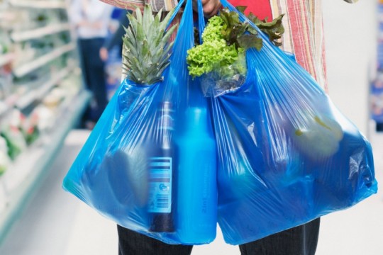 Pungile de plastic vor fi interzise în magazine! Află cu ce vor fi înlocuite acestea
