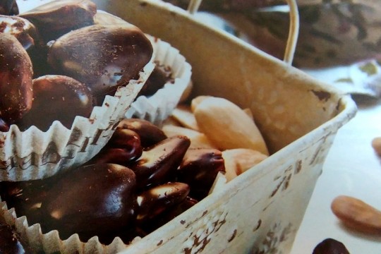 Coşuleţe cu migdale în ciocolată