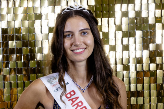 O finalistă a concursului Miss Anglia devine prima participantă din istorie care concurează fără machiaj