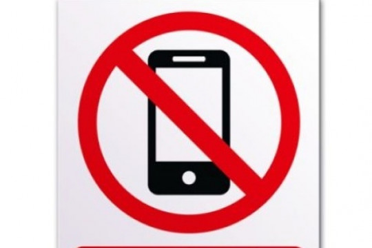 Italia interzice telefoanele mobile la școală: „Distrag atenția, iar elevii care le folosesc arată lipsă de respect față de profesori