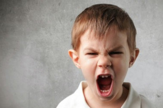 10 fraze care te ajută să calmezi un copil nervos