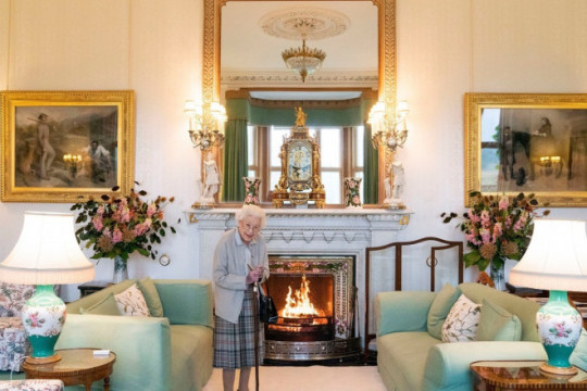 Povestea din spatele ultimei imagini publice cu Regina Elisabeta a II-a