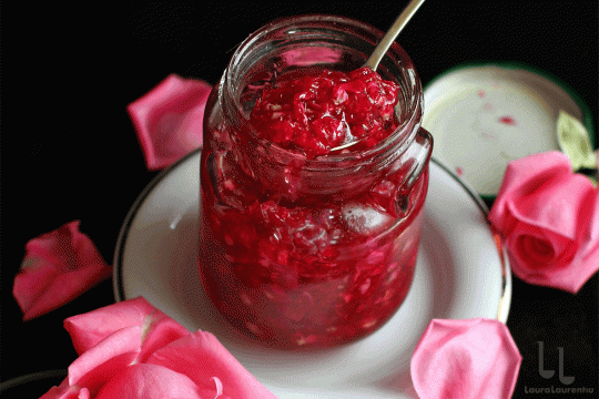 Dulceața din petale de trandafir fără gelatină: ai nevoie de doar 3 ingrediente