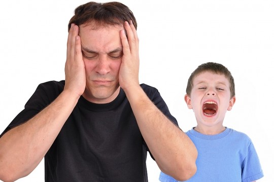 5 greșeli pe care le fac părinții și care le permit copiilor să se urce în cap