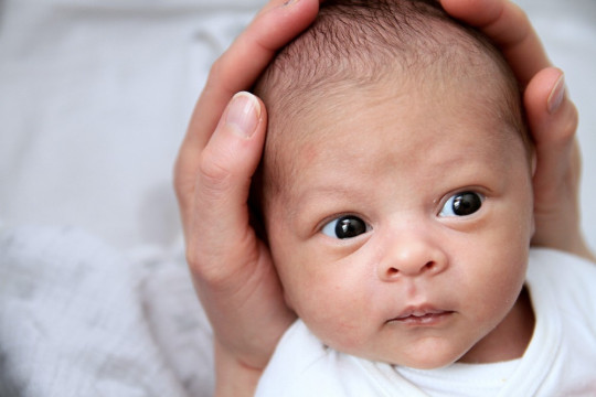 Culoarea ochilor la bebeluși: La ce vârstă ochii capătă nuanța permanentă
