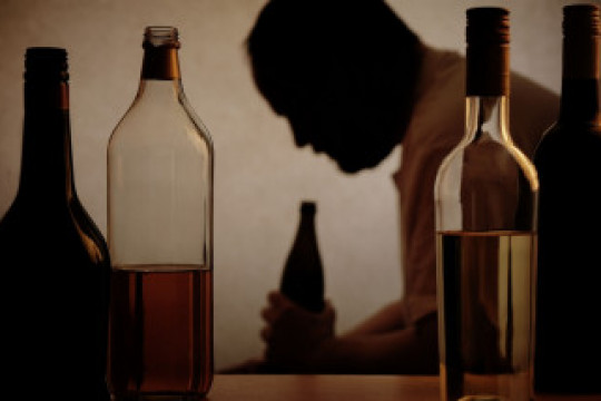 Consumul de alcool în timpul pandemiei de Covid ar putea duce la un mare număr de decese
