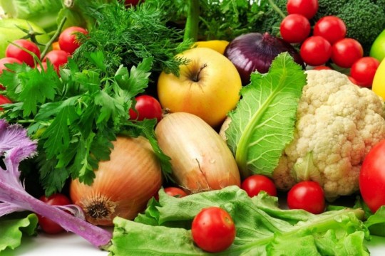 Fructele şi legumele ţin departe cancerul de sân