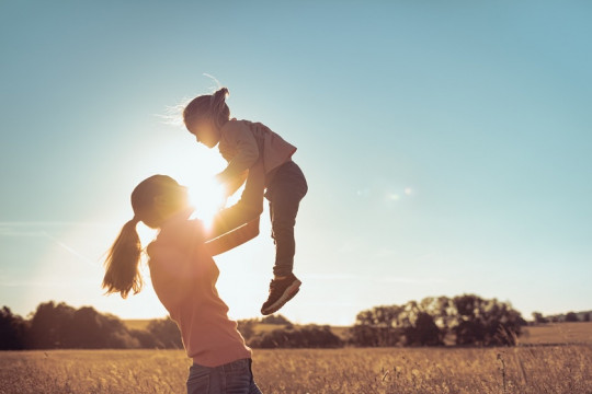10 lucruri pe care părinții ar trebui să le facă, pentru a crește copii sănătoși din punct de vedere emoțional