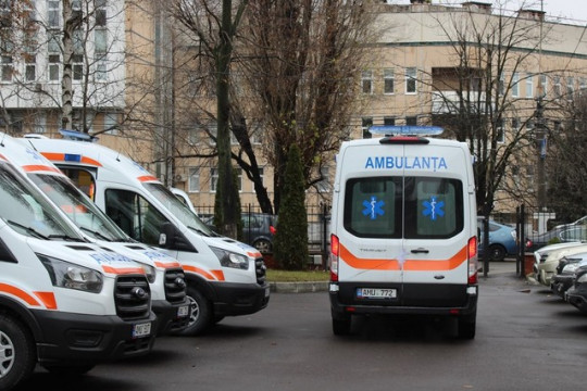 O femeie din Chișinău și-a găsit moartea în stradă