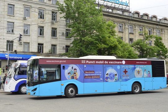 Din 1 aprilie, punctele mobile de vaccinare troleibuzul și autobuzul, își vor sista activitatea