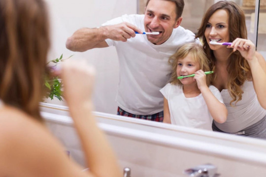 Schimbarea periuţei de dinţi, recomandată după răceli şi gripe