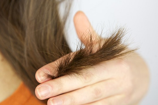 5 moduri naturale de a scăpa de vârfurile despicate ale părului