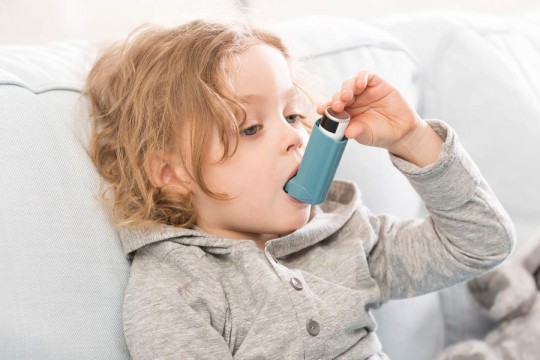 Sănătatea copilului: primele semne ale astmului