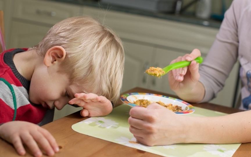 4 lucruri pe care să nu i le spui niciodată copilului, în timpul mesei