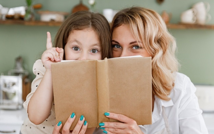 5 trucuri de parenting care promit să ne facă viața mai ușoară
