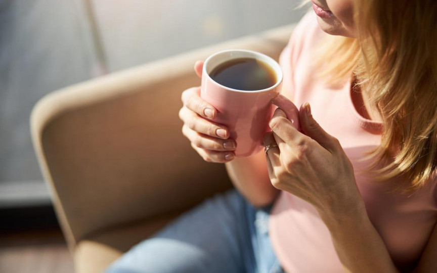 Este bine să bei cafea pe stomacul gol?