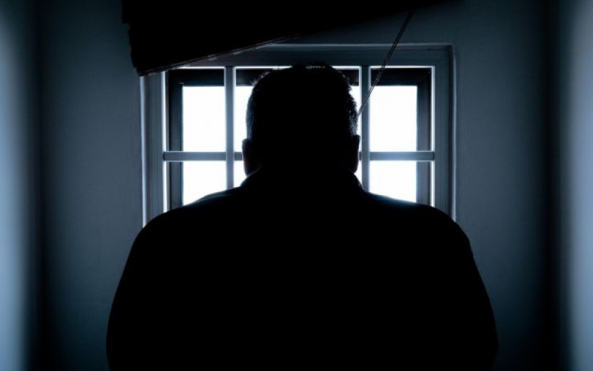 Un bărbat a fost condamnat la 15 ani închisoare pentru că şi-a abuzat sexual fiica vitregă timp de 6 ani
