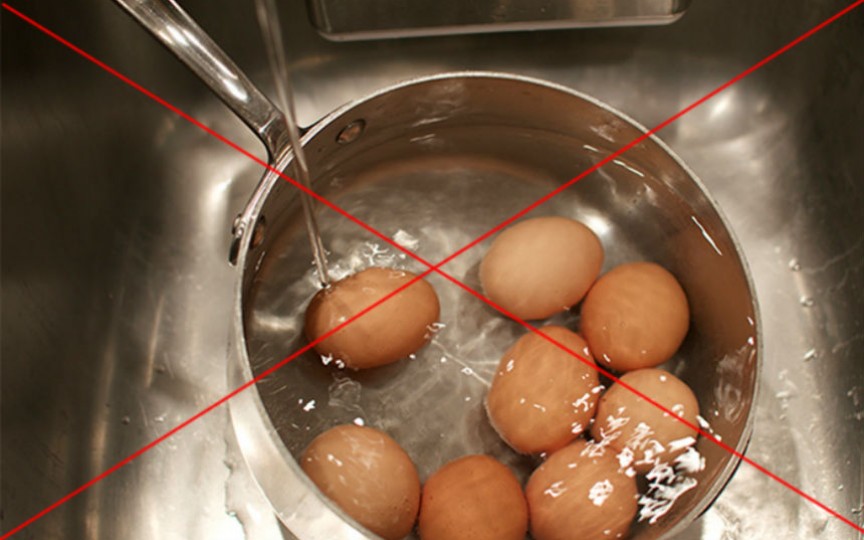Nu mai arunca apa în care ai fiert ouă! Vezi cum o poți reutiliza
