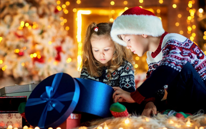 8 idei de cadouri de Crăciun, inspirate de Montessori