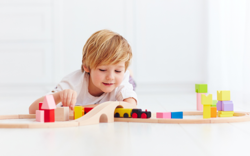 Psihologul Mihail Labkovski despre cum învățăm copilul să se joace singur