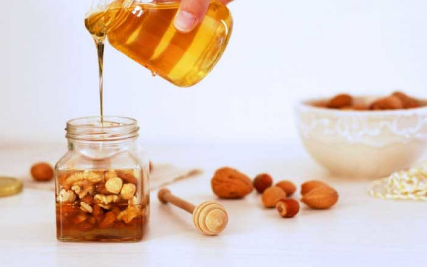 Nuci cu miere: beneficii și contraindicații