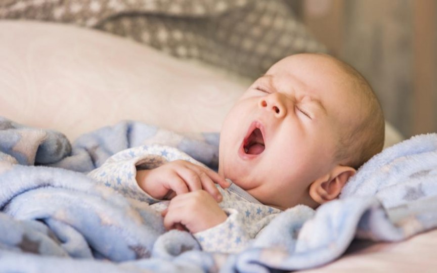 12 mituri legate de somnul bebelușilor