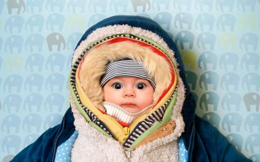 Sfatul pediatrului: cum îmbrăcăm copilul iarna