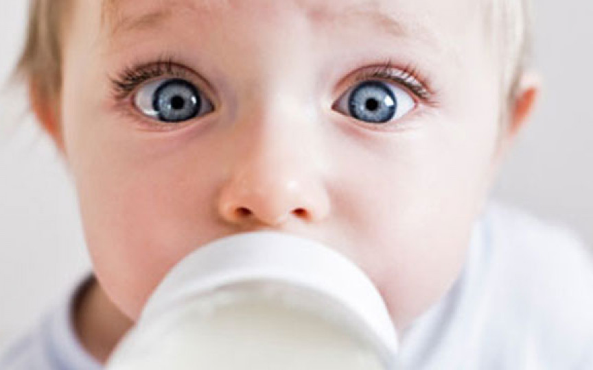5 semne care te anunță dacă copilul are intoleranță la lactoză