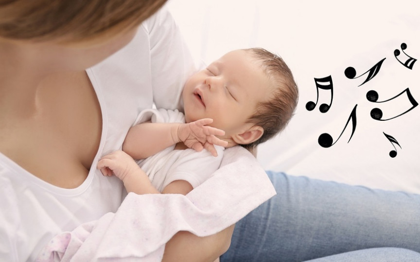 Obișnuiești să-i cânți des bebelușului? Iată ce beneficii are această activitate simplă, conform noilor studii
