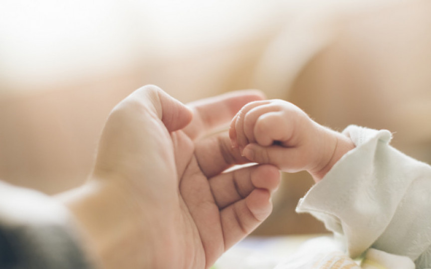 Cele 5 simptome Omicron la bebeluși