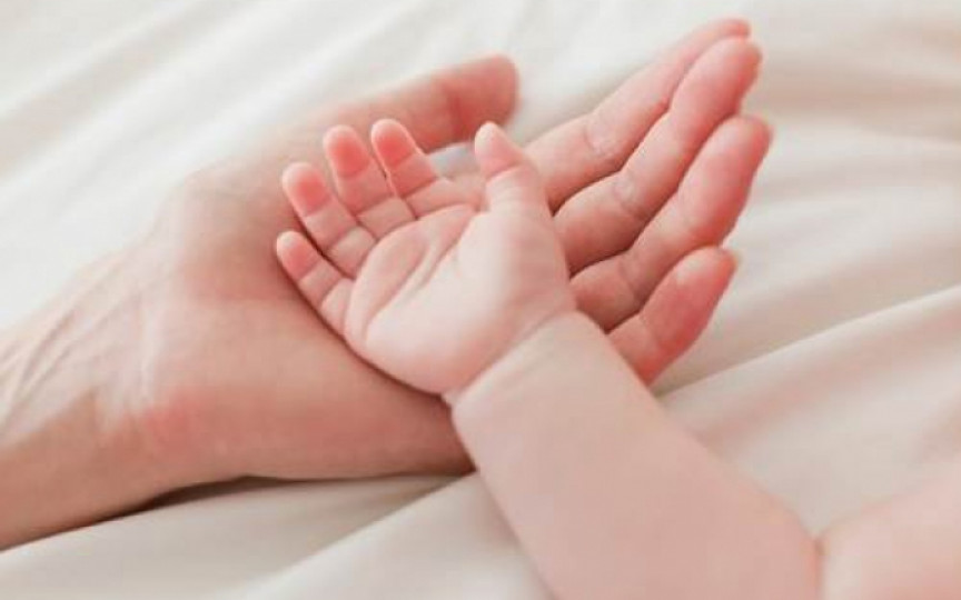 Durata concediului de paternitate ar urma să fie extinsă în Republica Moldova