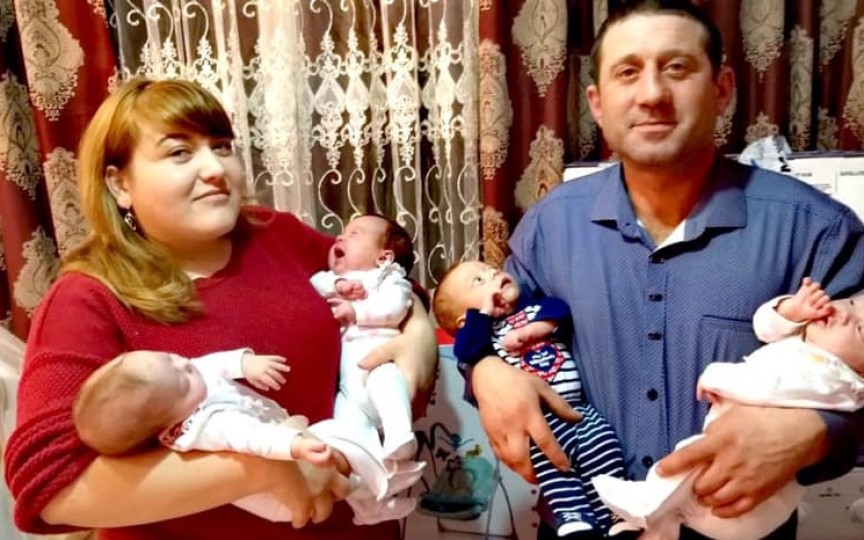 Familie de moldoveni cu cvadrupleți de 6 luni a aflat acum că 2 dintre copilași au o boală cruntă