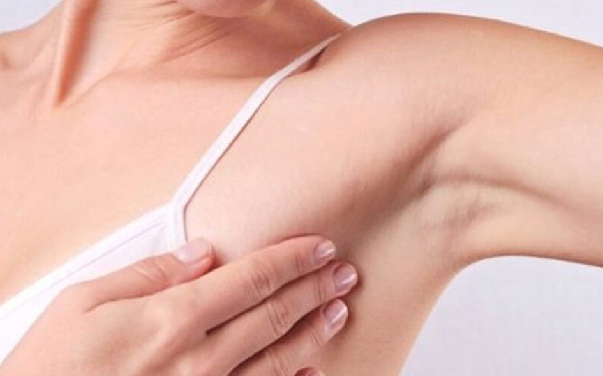 Deodorantul natural pe bază de salvie care reduce transpirația și elimină mirosul neplăcut
