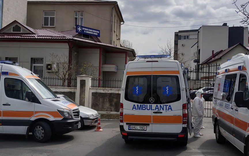 O moldoveancă infectată cu COVID-19 a fugit de 2 ori din spital