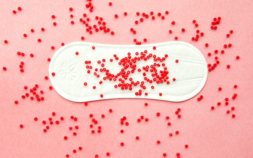 Menstruația cu cheaguri – ce probleme de sănătate poate ascunde?