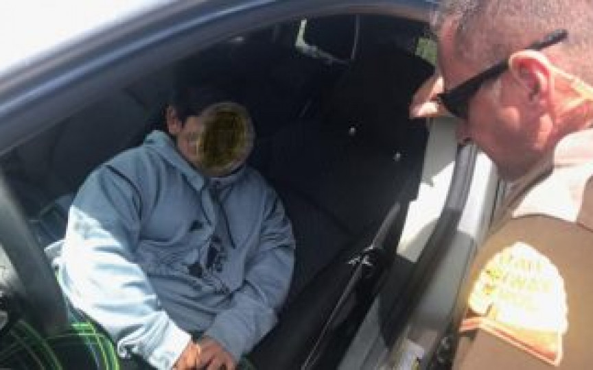 Un copil de doar 5 ani a fost prins conducând spre California pentru a-și cumpăra un lamborghini