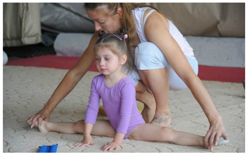 10 exerciții contraindicate fetelor în copilărie