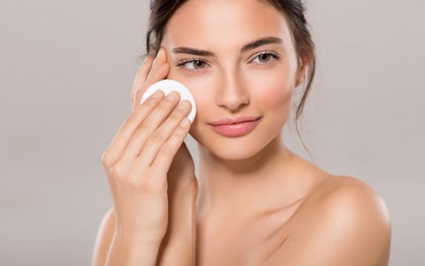Ce produse să folosim pentru demachierea pielii sensibile