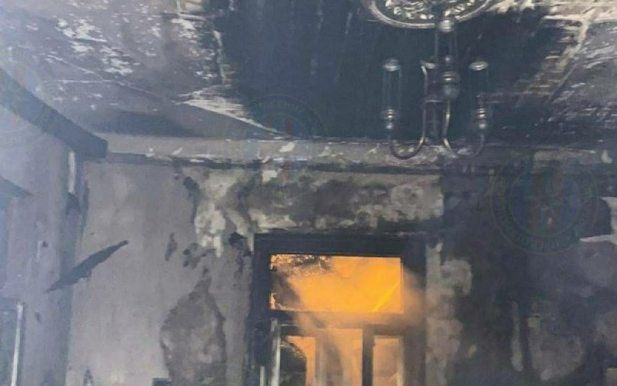 Un copil a dat foc la casă: Micuţul a fost internat cu intoxicaţie