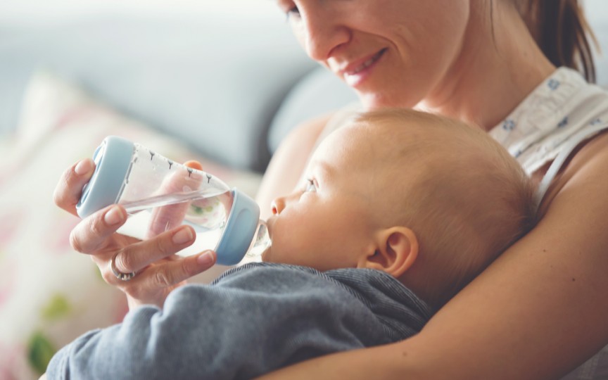Deshidratarea la bebeluși – simptome, primul ajutor și prevenție