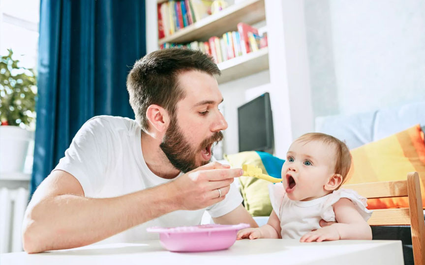 10 alimente interzise bebelușului sub 1 an și greșelile frecvente ale părinților