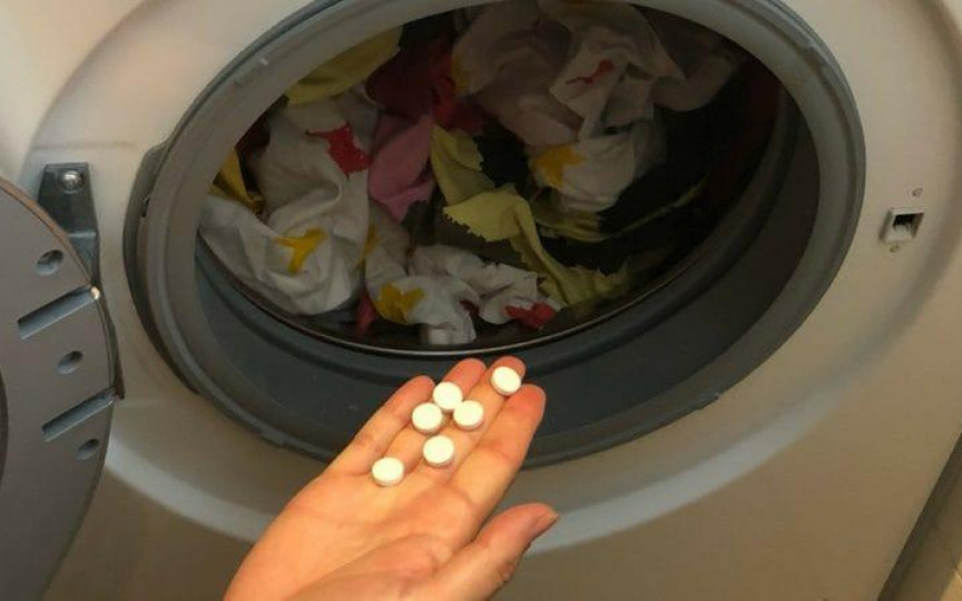 De ce este bine să pui aspirină în mașina de spălat