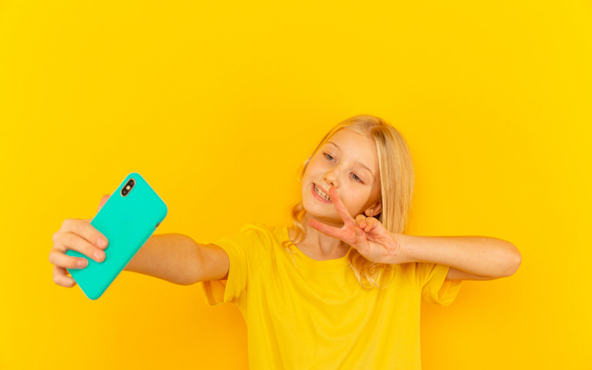 Copilul vrea Snapchat pe telefon? Ce setări trebuie să faci pentru siguranța lui